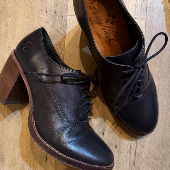 Patricia Nash Anna Block Heel Oxford | Black - Picture 2 of 9